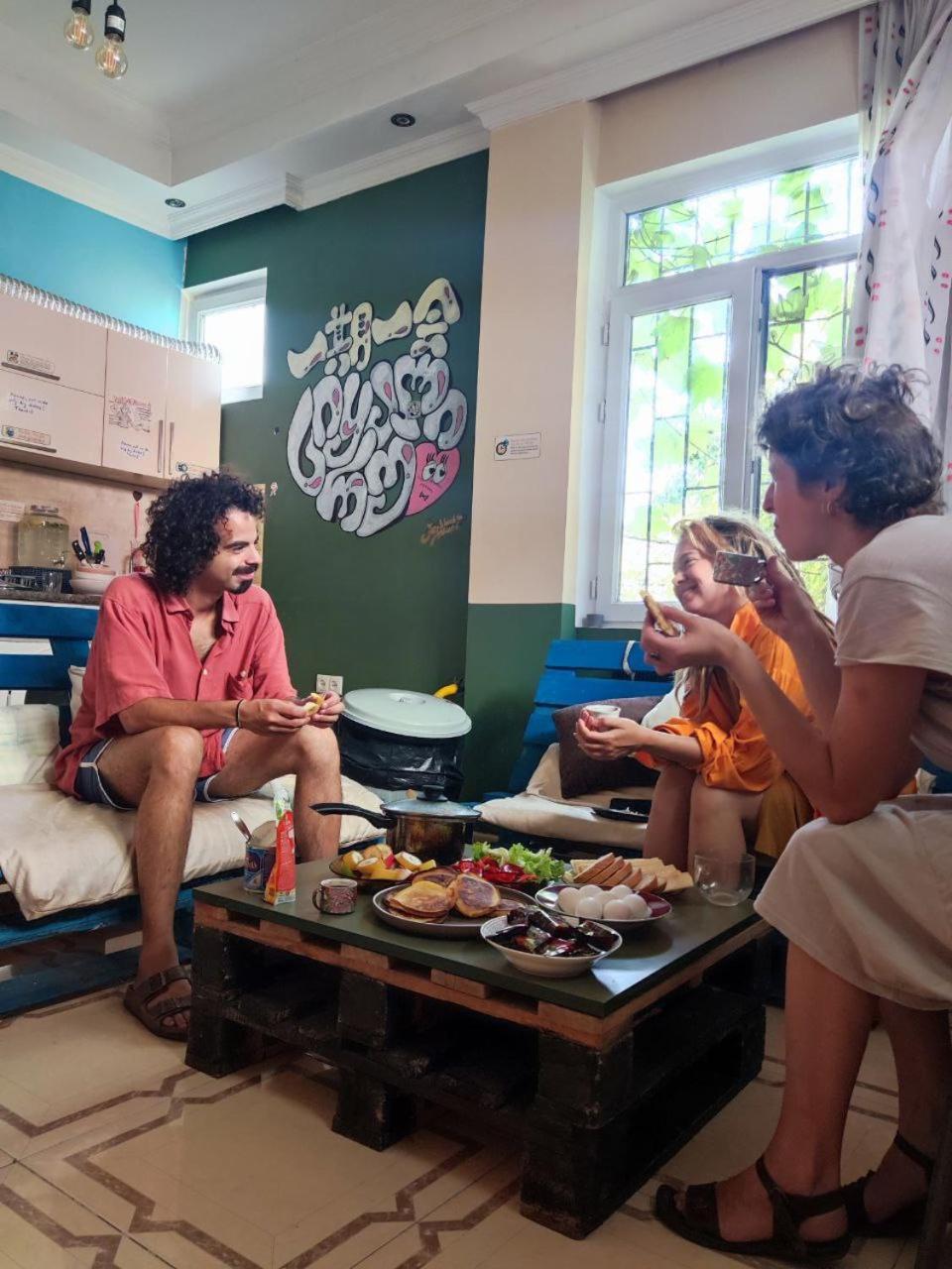 Harmony Backpackers Hostel Batoumi Extérieur photo